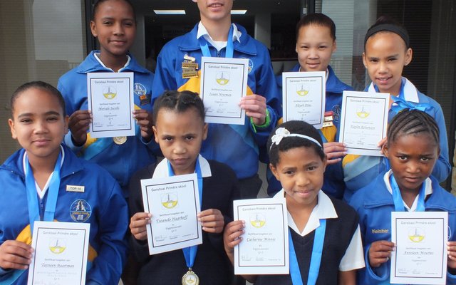 Die Akademiese presteerders, voor vlnr Tazneen Baartman (Gr 4), Tsoanelo Haarhoff (Gr 3), Catherine Minnie (Gr 2) en Anroleen Mouries (Gr 1).  Agter vlnr is Jacobs (Gr 6), Izaan Newman (Gr 7) asook die algehele Presteerder vir die Jaar, Izaan Newman: Prinsipaal-toekenning, Dux-leerder, Akademiese Ereklere en Toppresteerder Seniorfase, Aliya Prins (Gr 6) en Kaylin Robertson (Gr 5).       